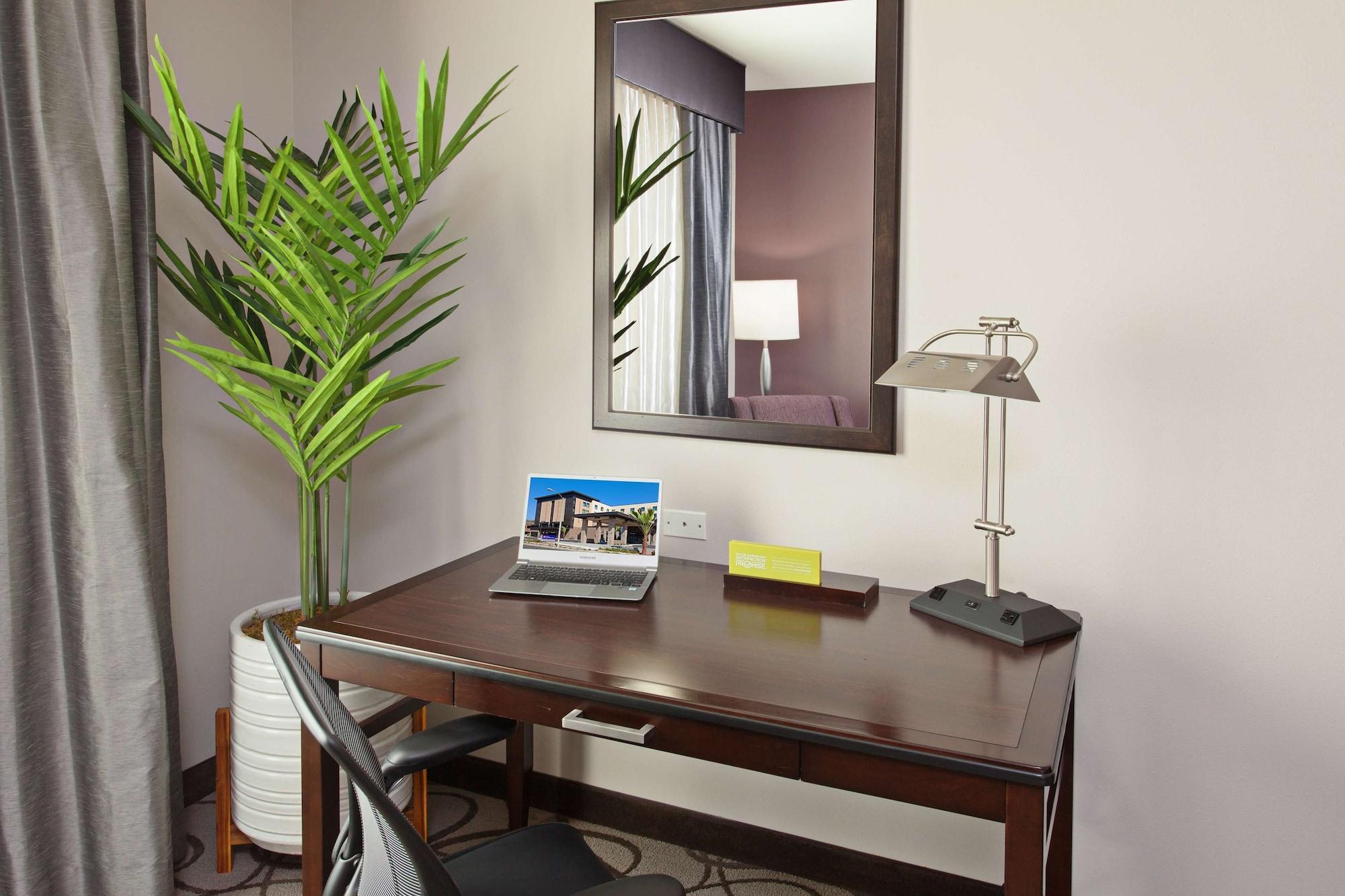 Hilton Garden Inn Irvine/Orange County Airport מראה חיצוני תמונה